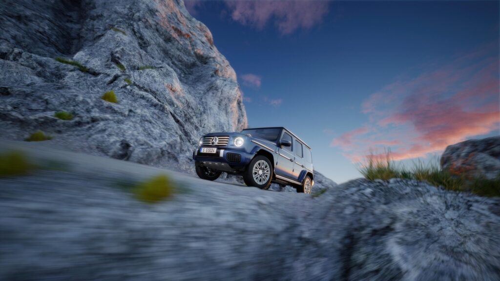 Mercedes-Benz G-Klasse fährt auf felsigem Gelände in einer Berglandschaft.