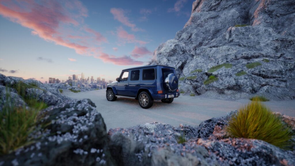 Mercedes-Benz G-Klasse in einer felsigen Berglandschaft bei Sonnenuntergang.
