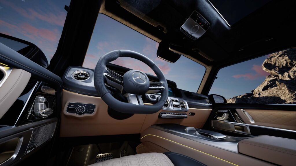 Cockpit und Lenkrad der Mercedes-Benz G-Klasse mit Blick auf die Instrumententafel.